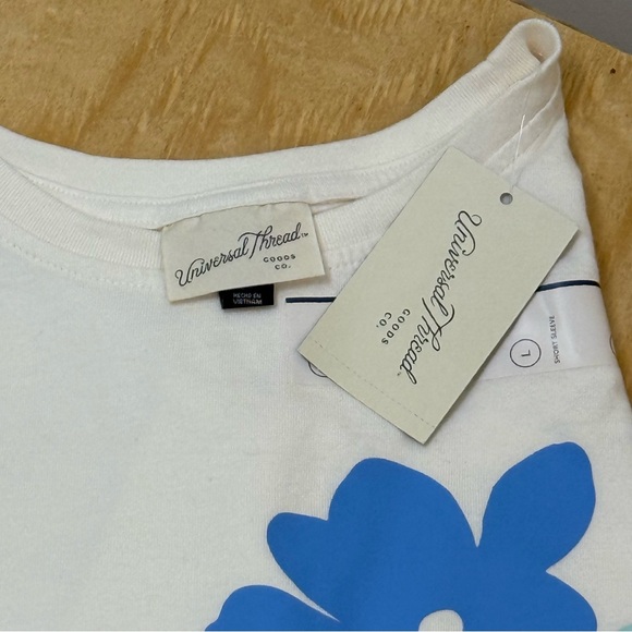 Universal Thread “Grow Love” Graphic Tee White Blue Floral – Size L – NWT - Picture 6 of 7